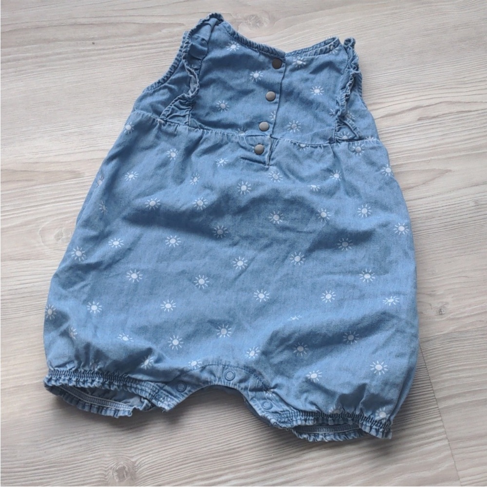 Ruffled sleeveless romper. EUC